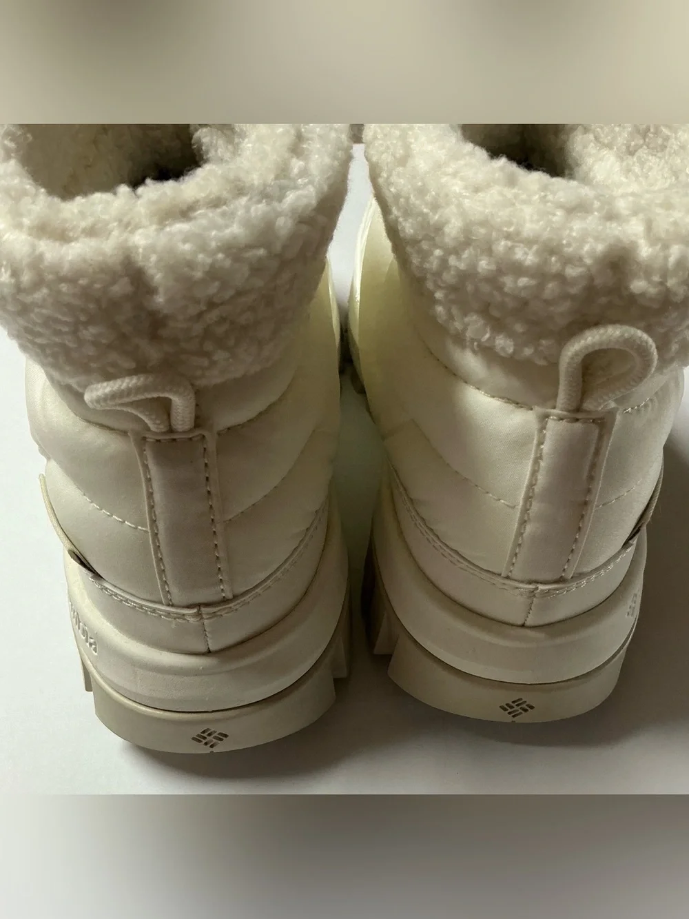 Women's Snowtrot Shorty Boot/ color: Sea Salt, Fig/ size 7.5